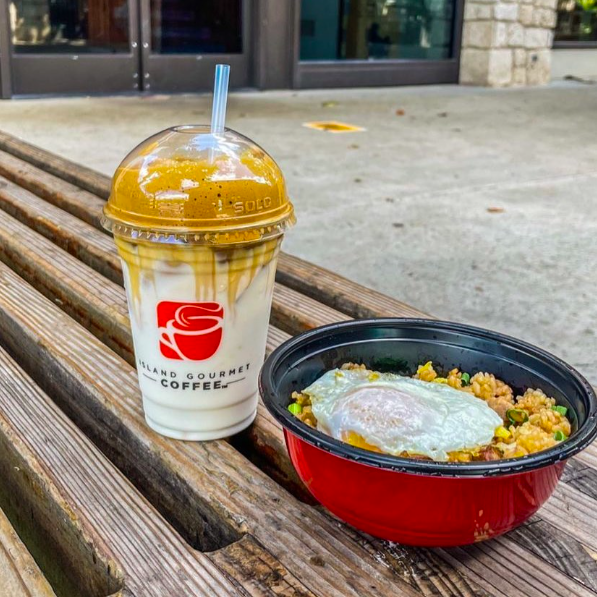 Located inside of the Island Country Markets grocery store, Island Gourmet Coffee -- and it's delicious coffee drinks -- often gets overlooked. And that's a shame, because it's great Ko Olina coffee pairs well with the many ready-to-eat foods served inside.
